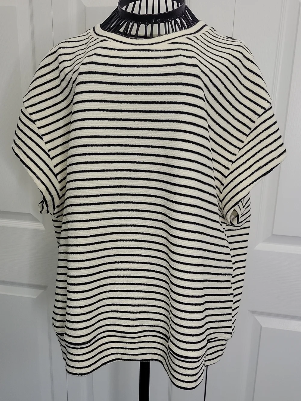 Stile Collection Striped Short Sleeve Knit Top Black & Cream Size Small - Picture 2 of 9